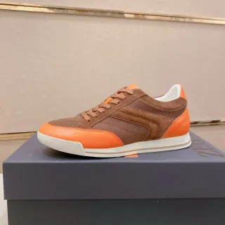 Tênis lifestyle laranja e marrom de duas cores