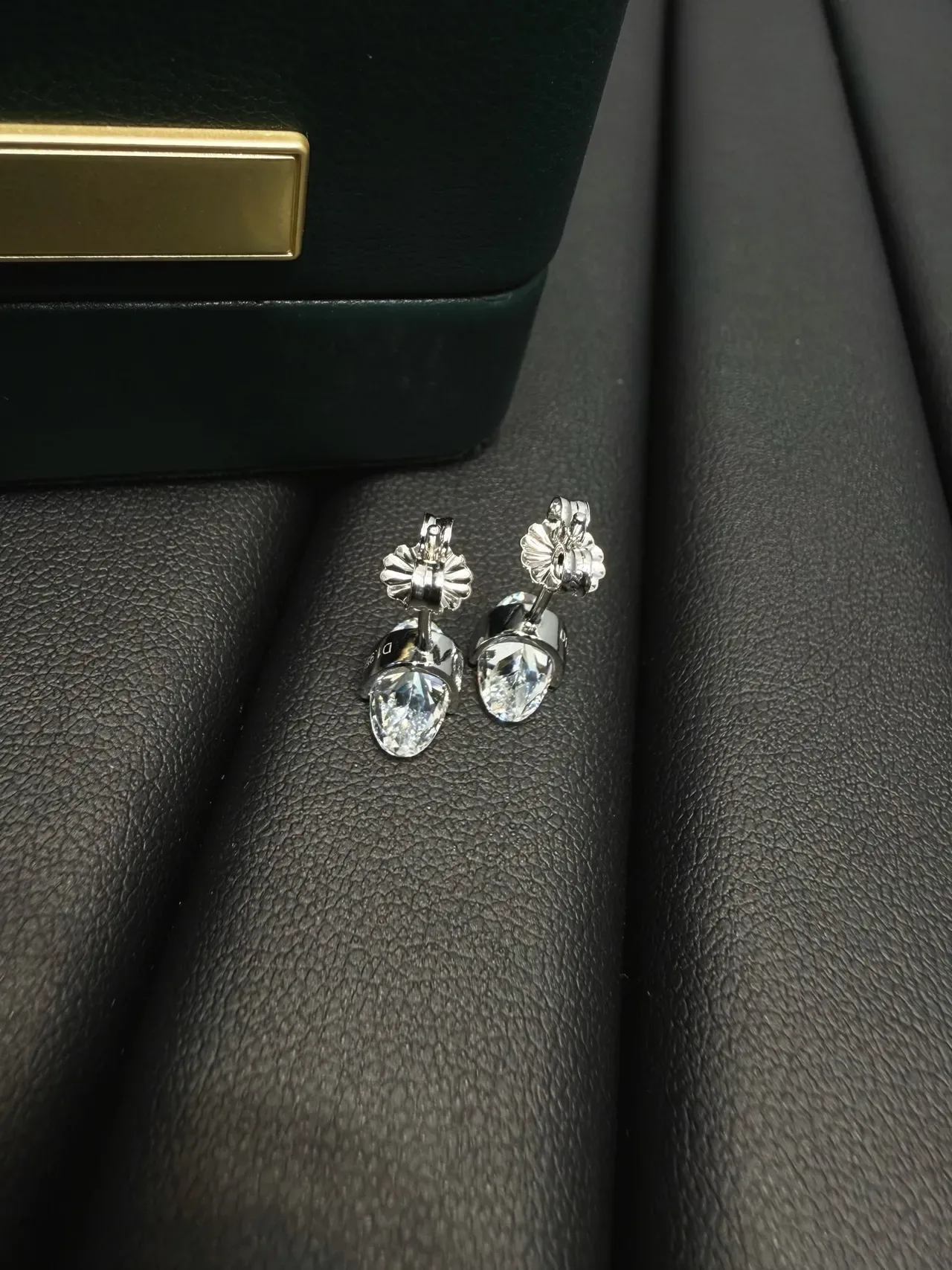 Oval Faceted Crystal Stud Earrings 2