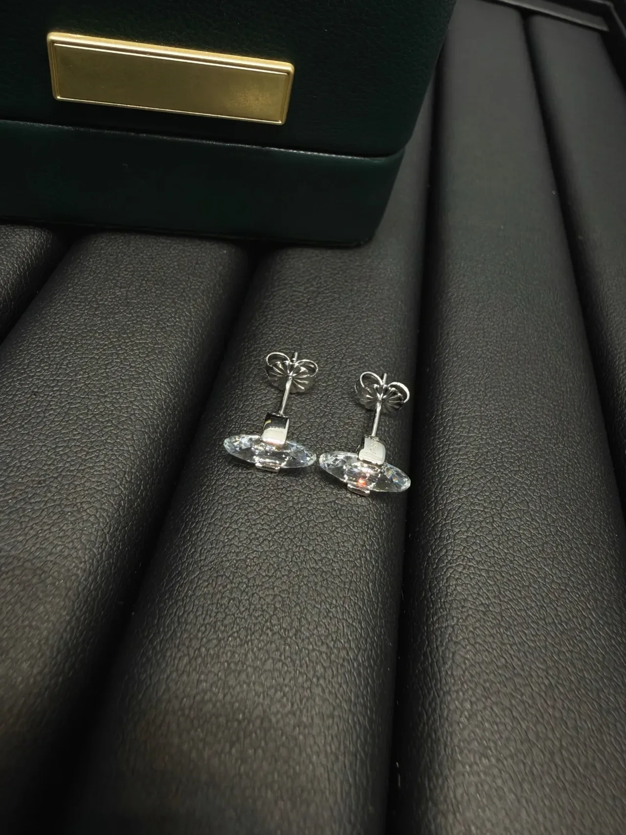 Oval Faceted Crystal Stud Earrings 3