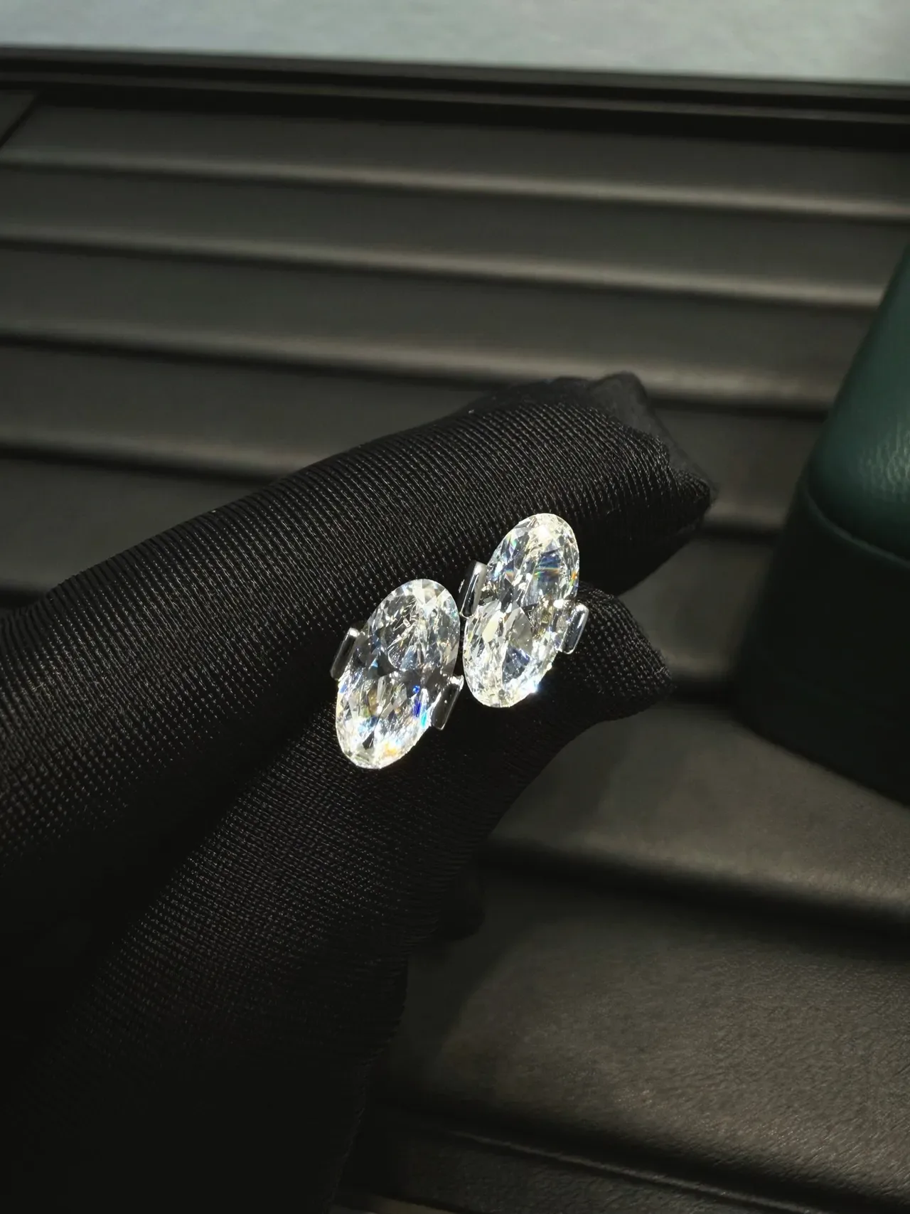 Oval Faceted Crystal Stud Earrings 4