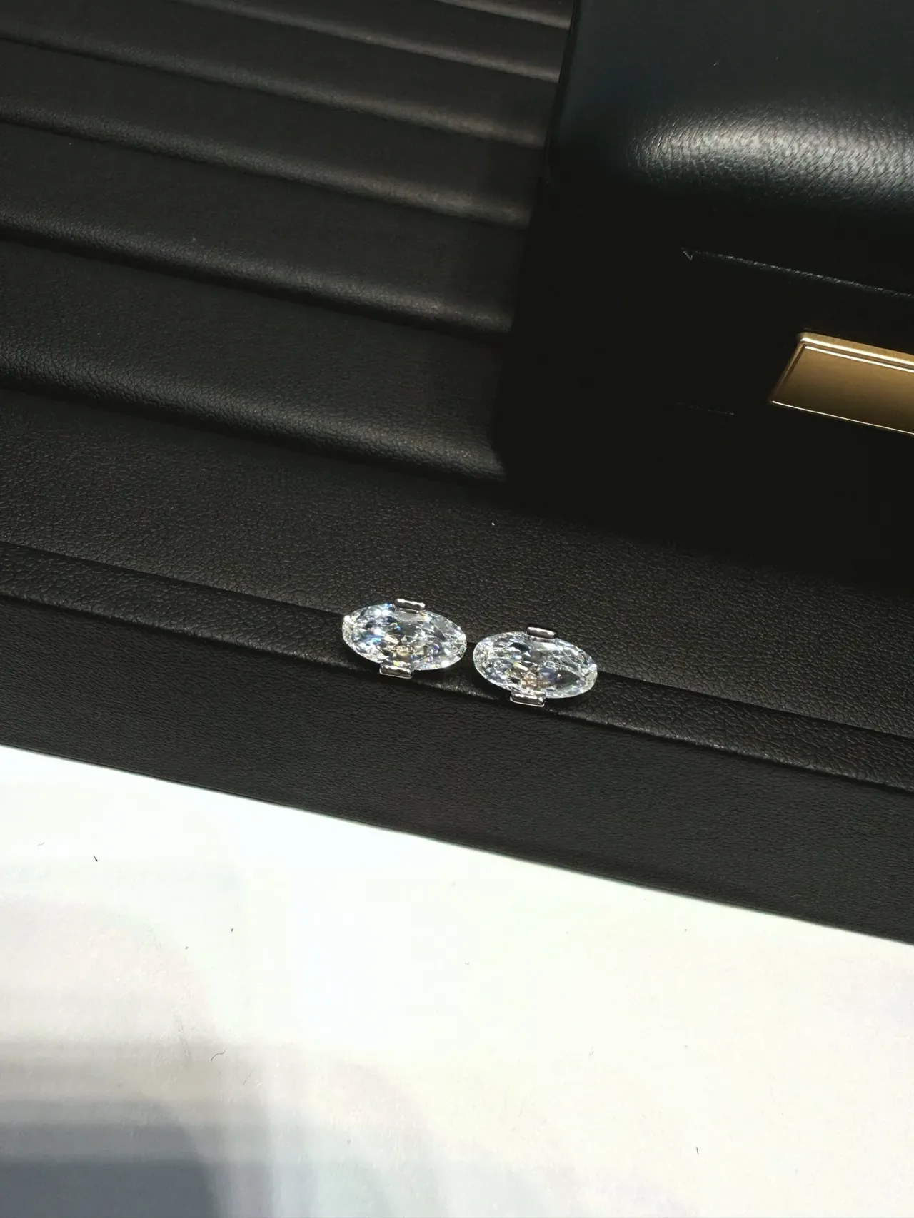 Oval Faceted Crystal Stud Earrings 8