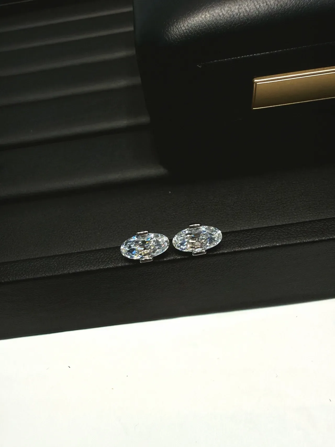 Oval Faceted Crystal Stud Earrings 9