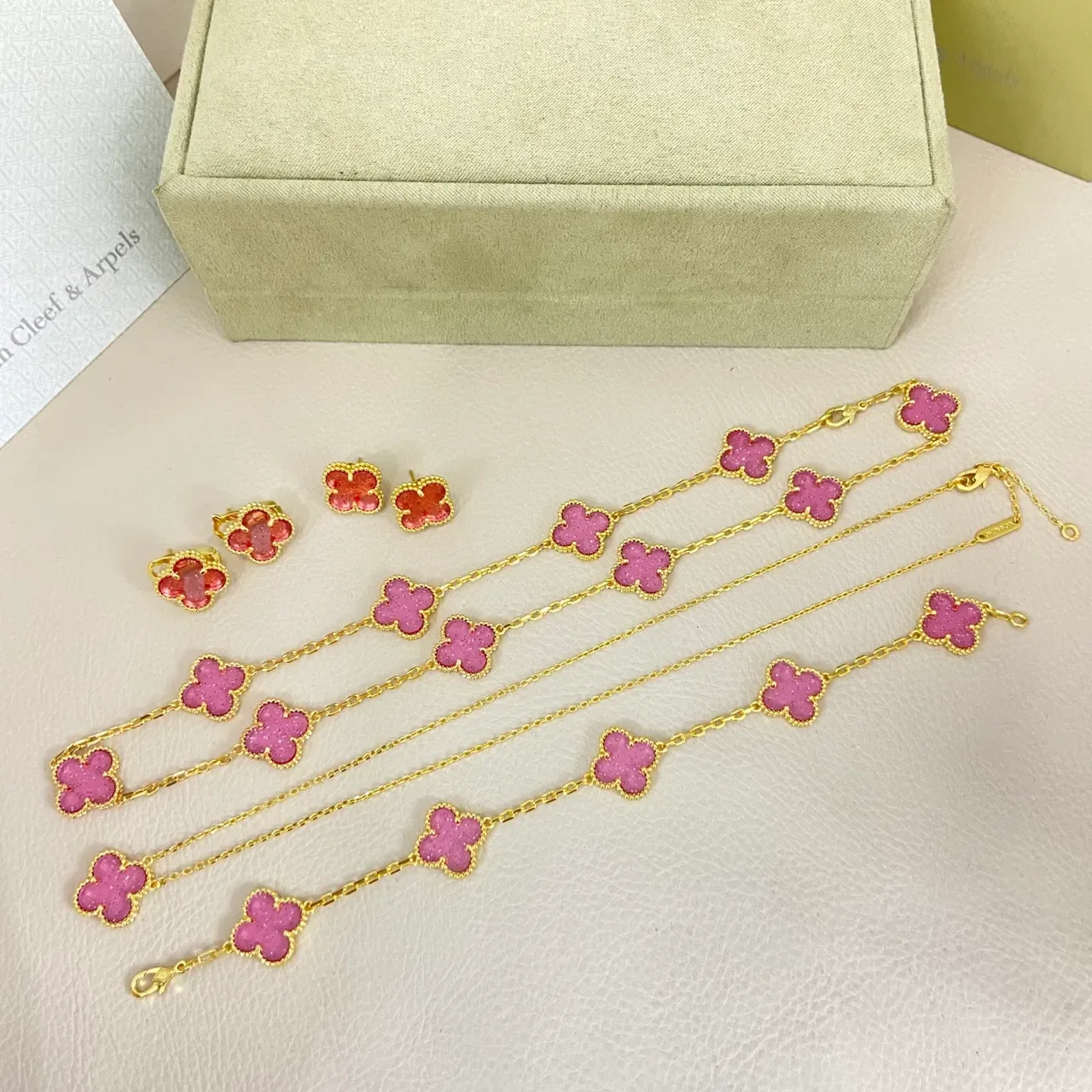 Pink Glitter Clover Pendant Gold Beaded Necklace 2