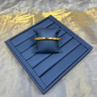 Pulsera de oro pulida minimalista rígida