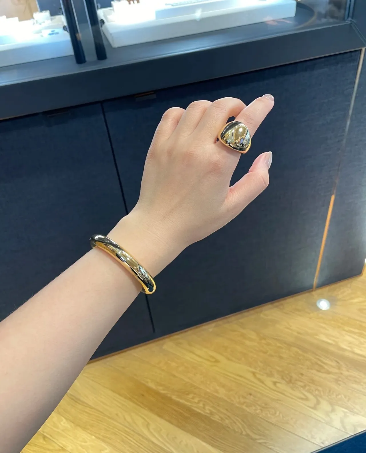 Polished Gold Minimalist Rigid Bangle Bracelet 4