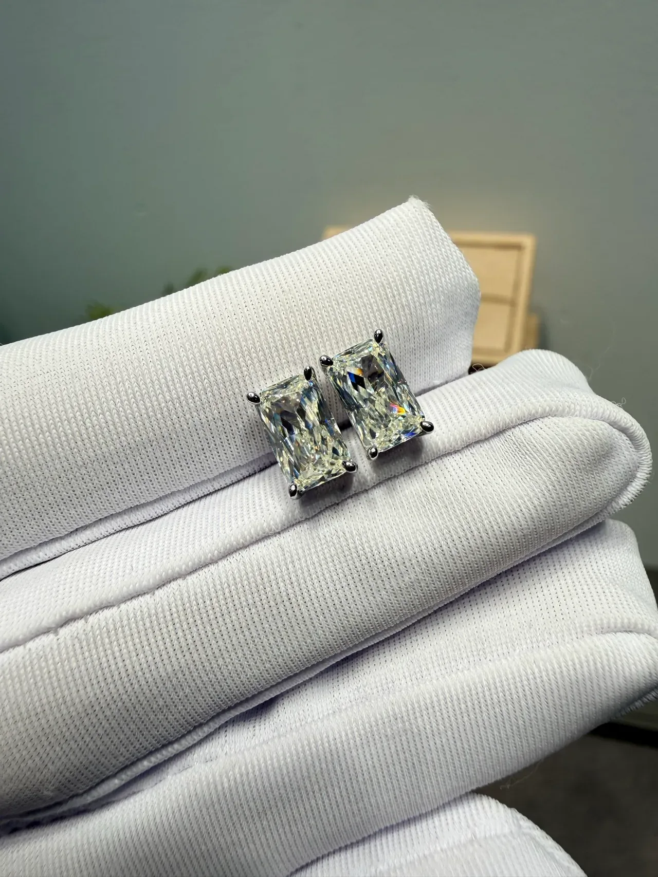 Rectangular Emerald-Cut Clear Stone Four-Prong Stud Earrings 8