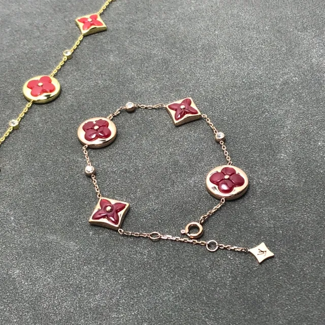 Bracelet Charms Émaillé Floral Rouge Or Motifs Quatrefoil Et Circulaires 4