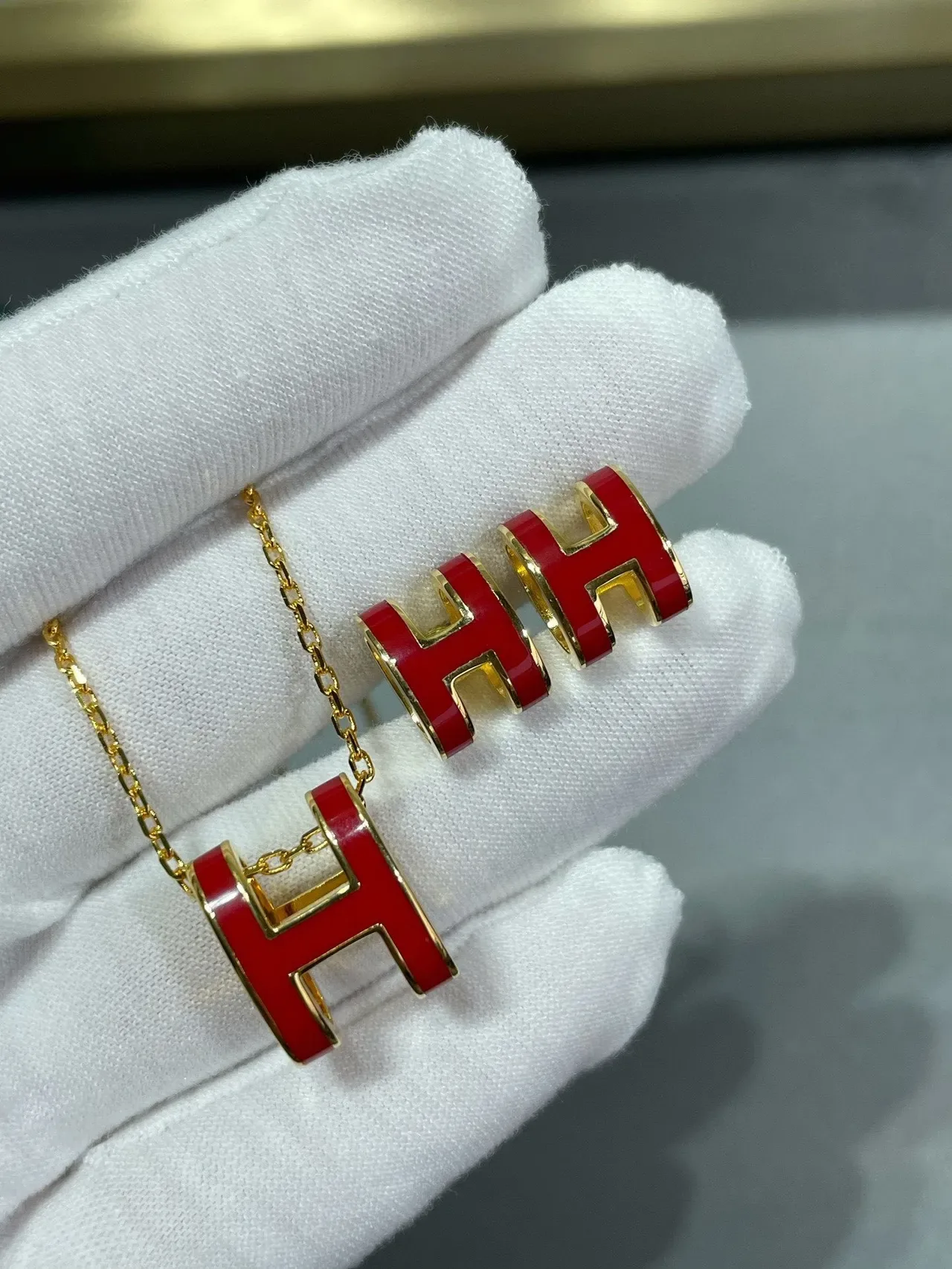 Red Gold Gourd-Shaped Silhouette Inlay Earrings 9