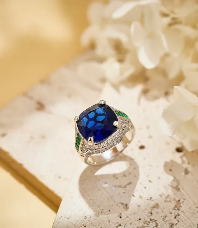 Red Green Cushion-Cut Central Stone Channel-Set Side Stones Ring 6
