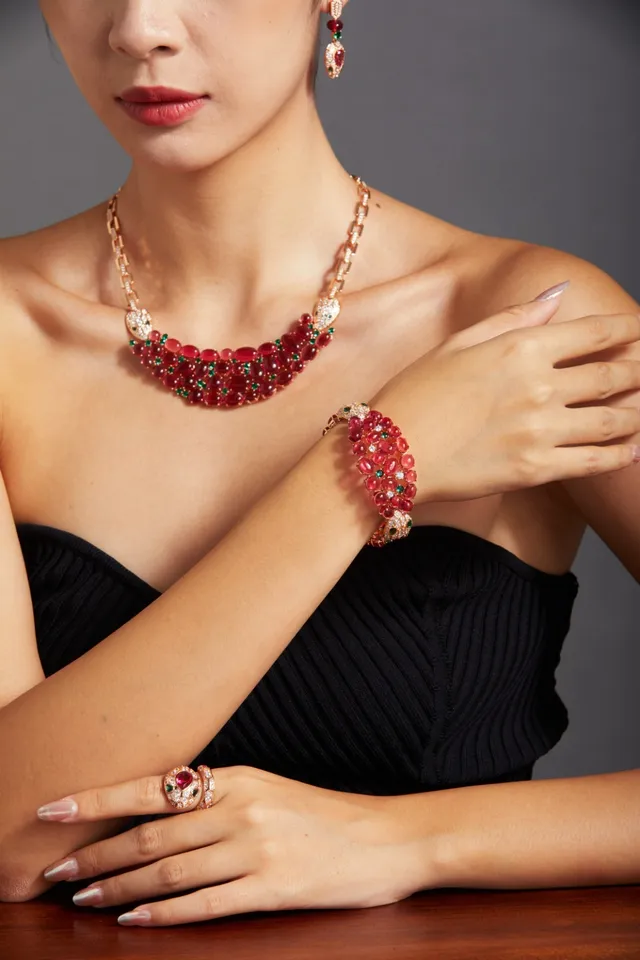 Red Green Snake-Motif Gemstone-Cluster Necklace 6