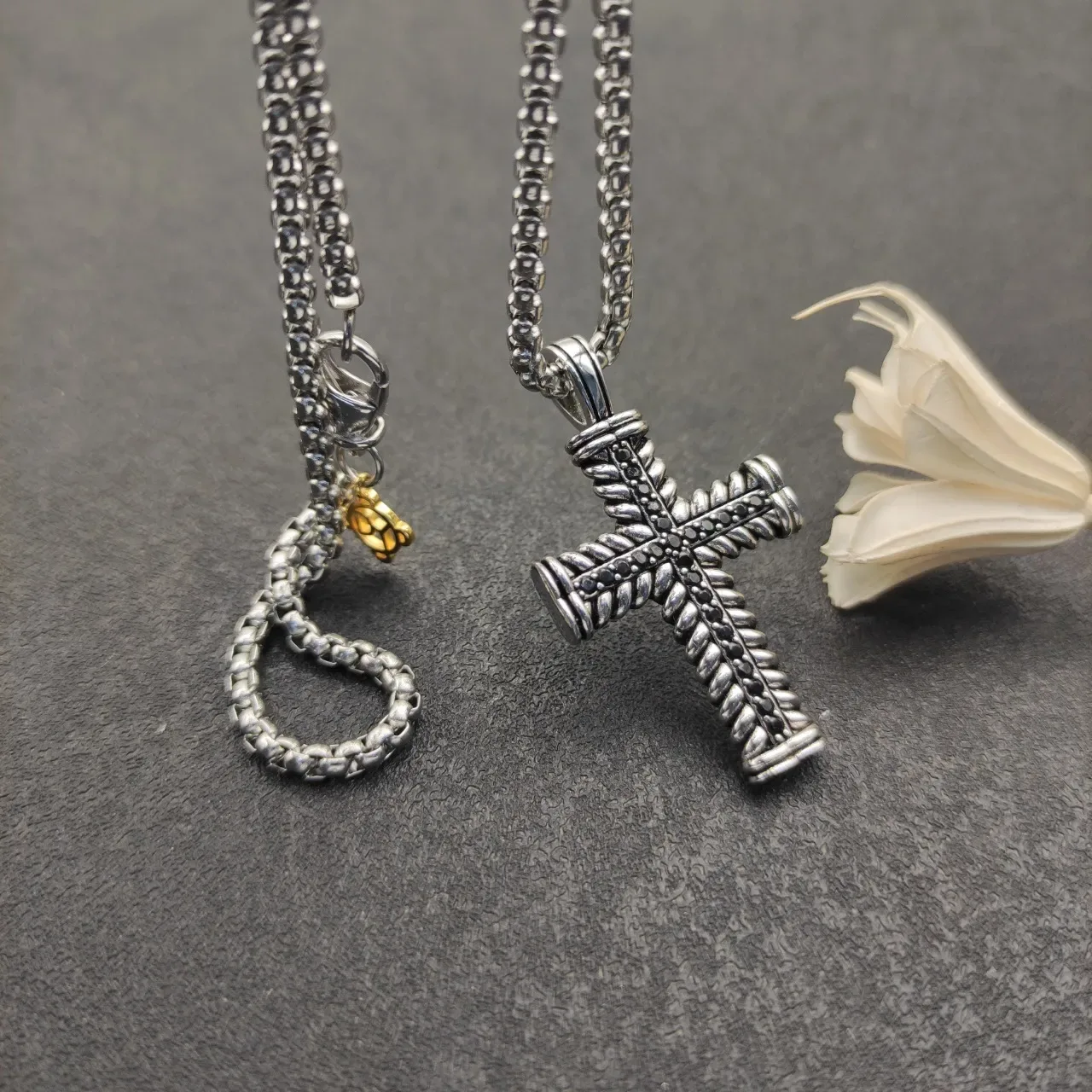 Silver Black Rope-Textured Border Stone Inlay Necklace 7