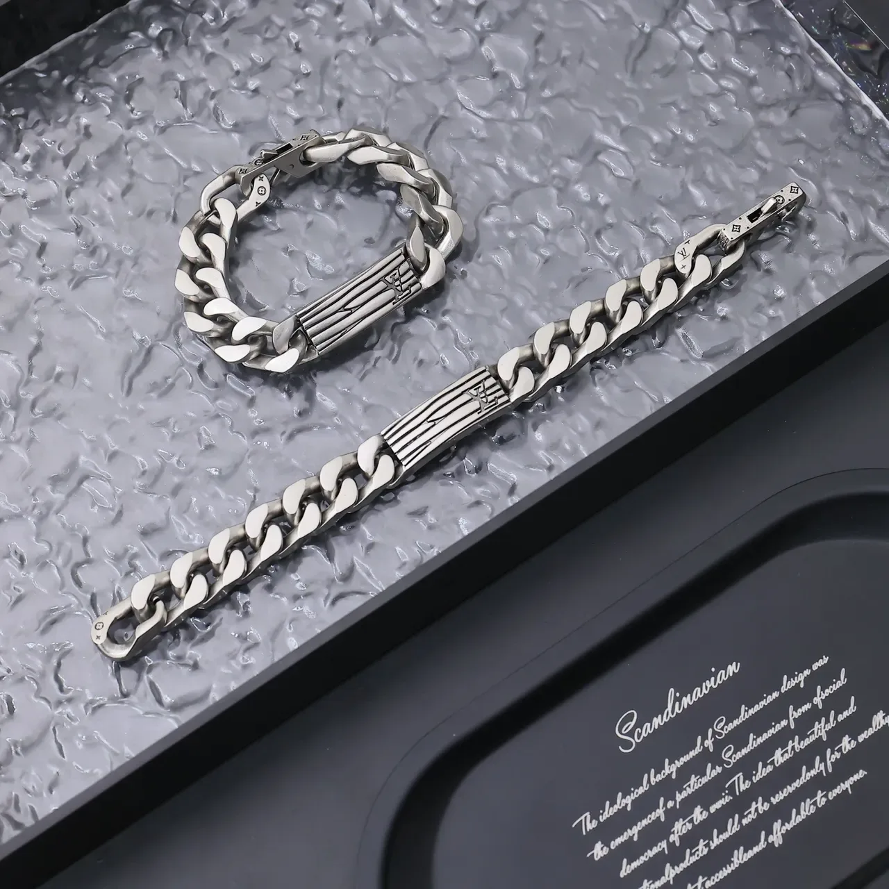 Silver Curb Chain Engraved Central Bar Bracelet 2