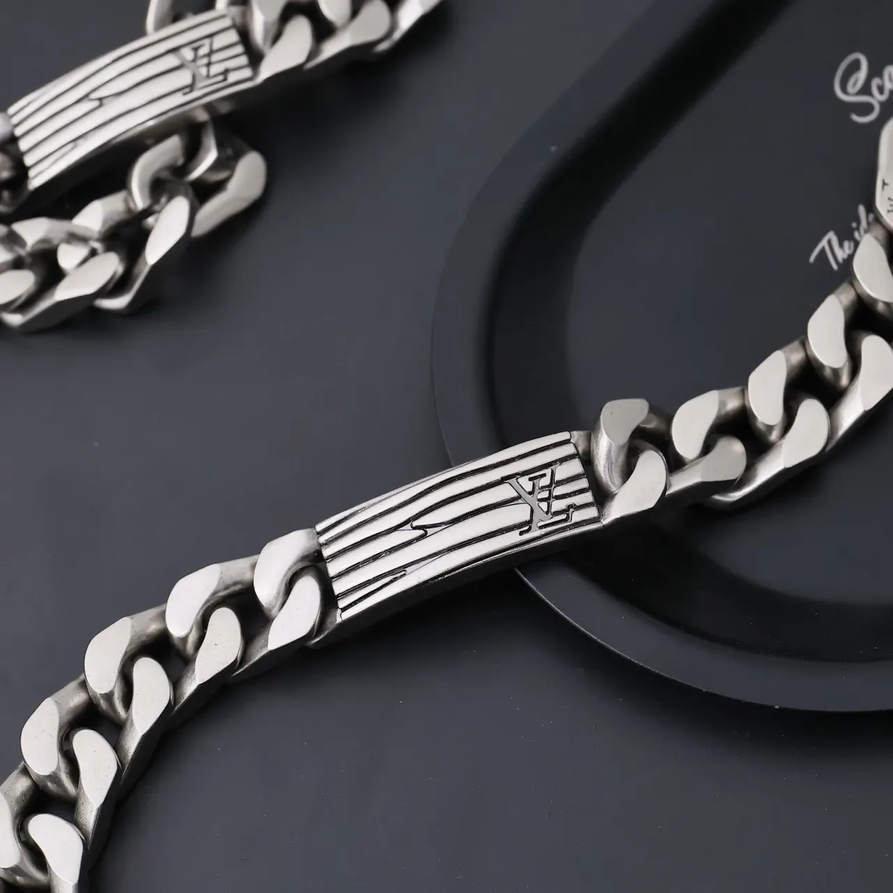 Silver Curb Chain Engraved Central Bar Bracelet 7