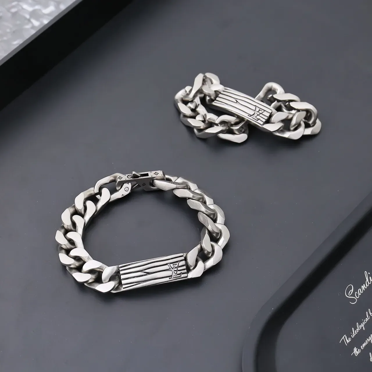 Silver Curb Chain Engraved Central Bar Bracelet 8