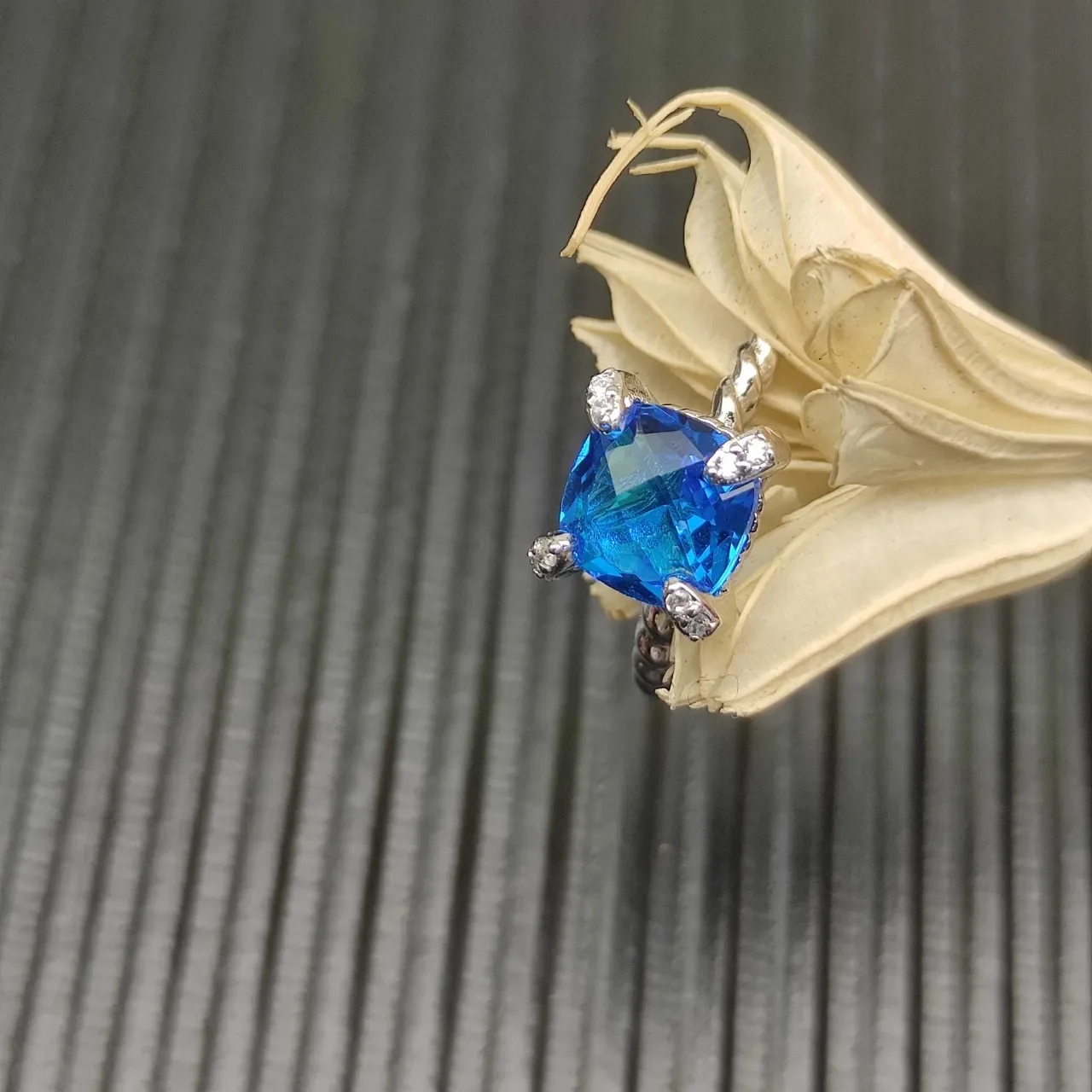 Silver-Tone Twisted Rope Band Blue Cushion-Cut Gemstone Ring 6