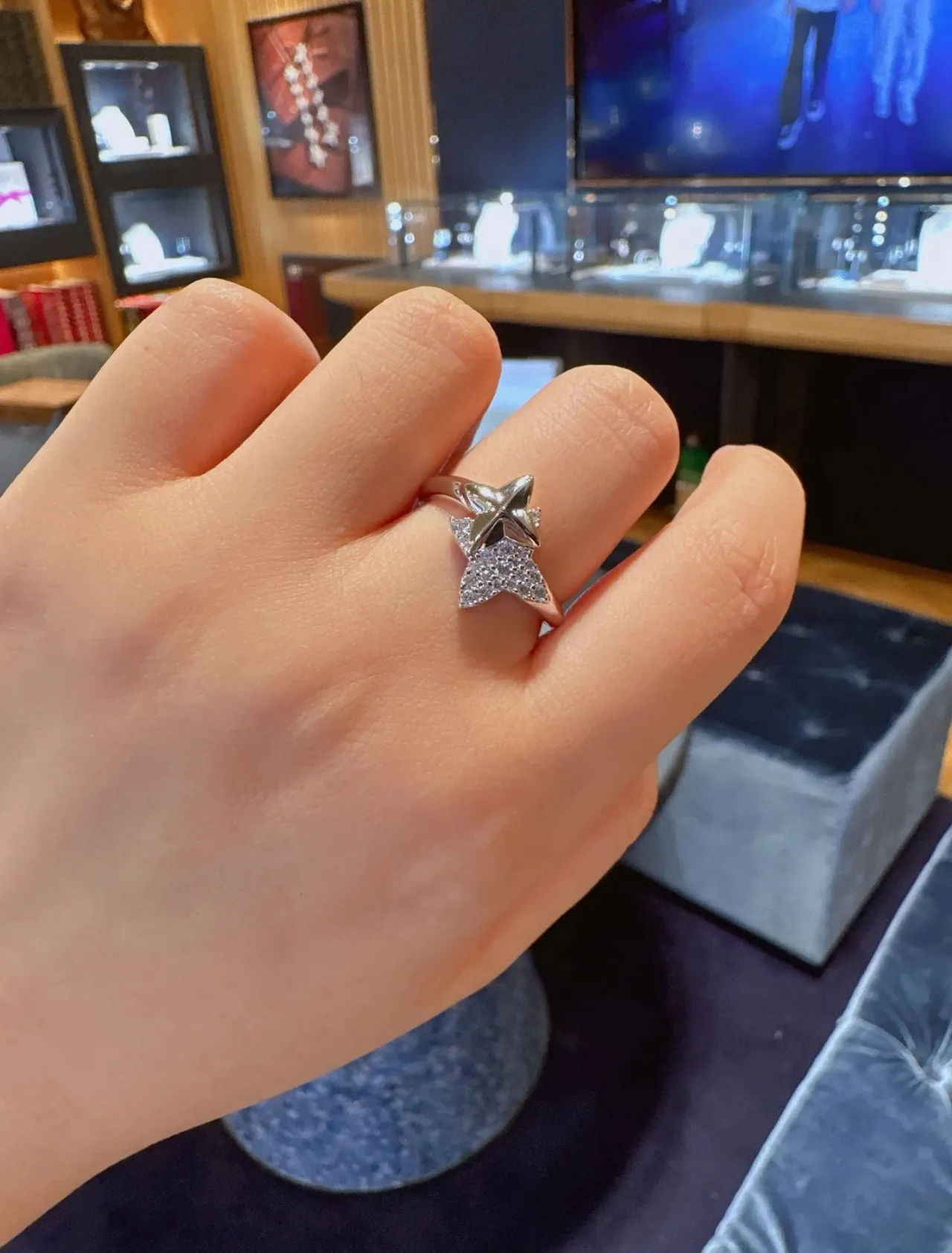 Silver-Toned Pavé Star Motif Ring 3