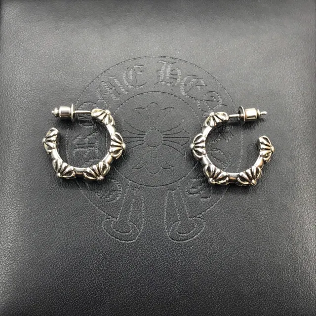 Silver-Toned Scalloped Hoop Earrings 3