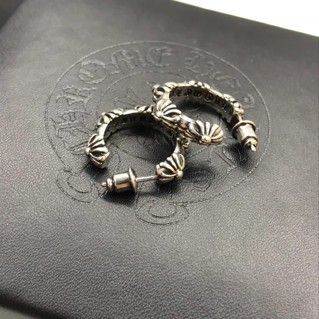 Silver-Toned Scalloped Hoop Earrings 4