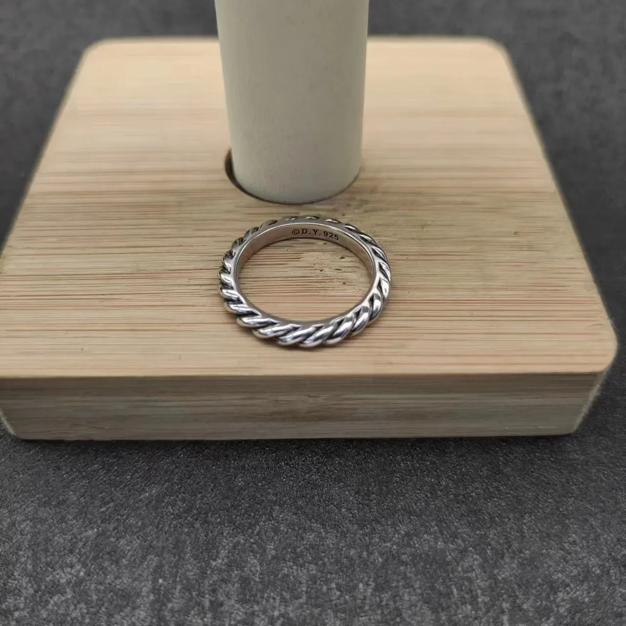 Bague de bande de corde tordue ton argenté 9