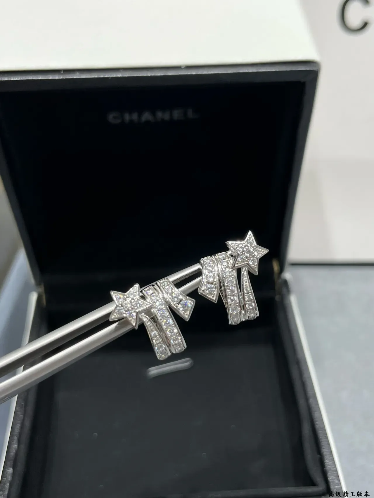 Silver Transparent Star-Shaped Crystal-Encrusted Earrings 6