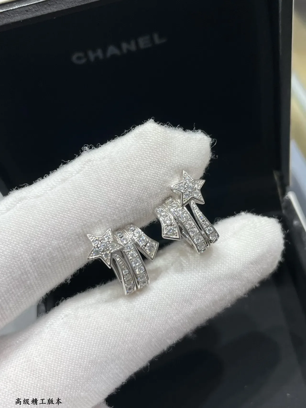 Silver Transparent Star-Shaped Crystal-Encrusted Earrings 7