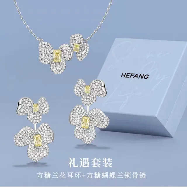 Silver Yellow Paved Floral Pendant Center Stones Necklace 8
