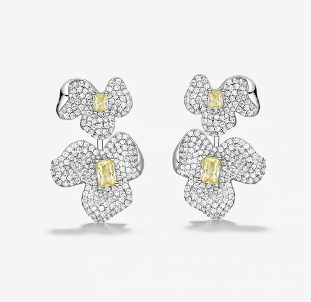 Silver Yellow Paved Floral Pendant Center Stones Necklace 9