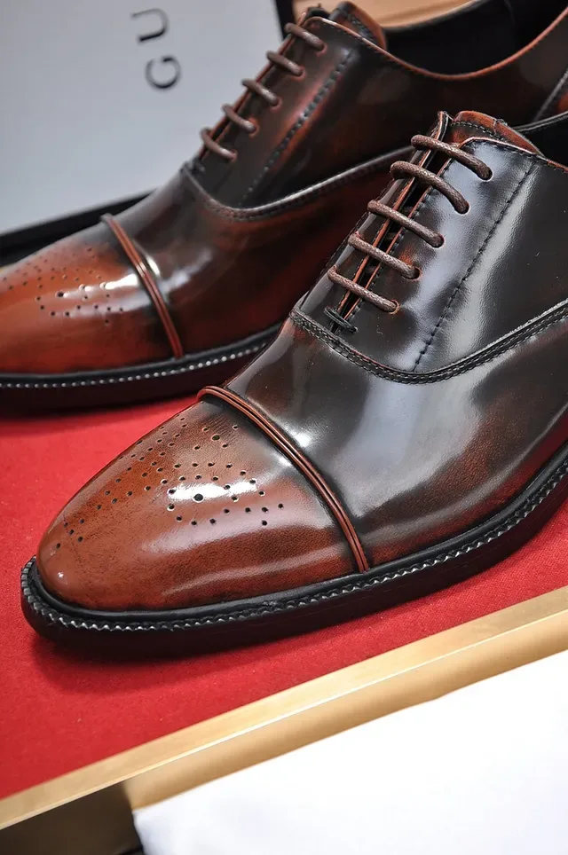 Two-Tone Brown Cap Toe Brogue Oxford Shoes 3