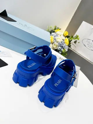 Vibrant Blue Chunky Platform Cutout Strap Gladiator Sandals 7