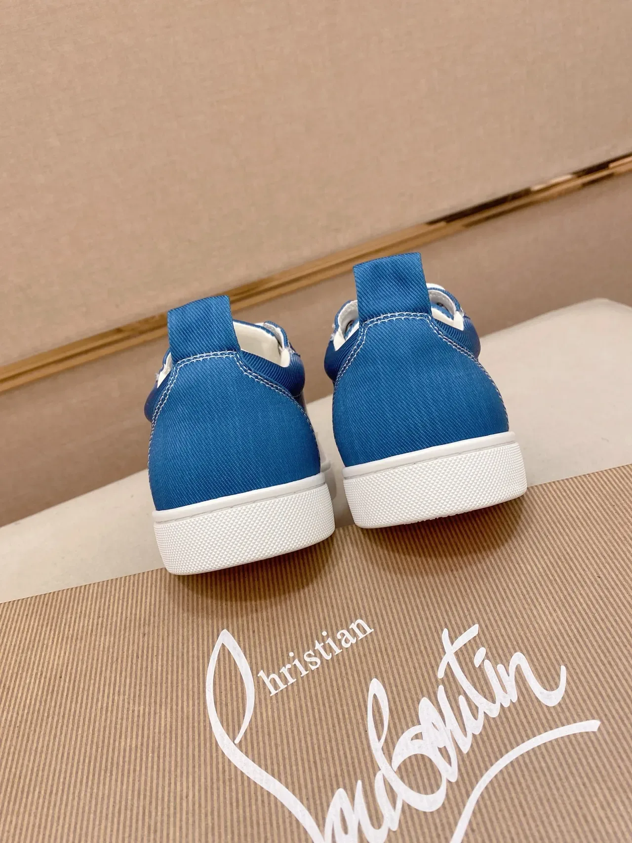 White and Blue Gradient Studded Toe Low-Top Sneaker 3
