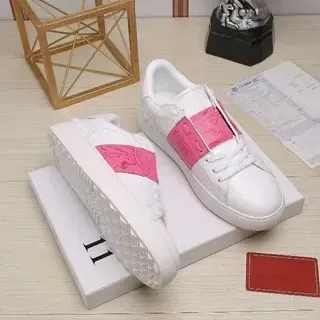 Zapatillas low-top blancas y rosas con tira en relieve