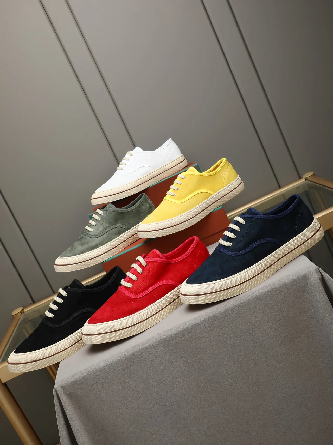 Sapatos de lona superior branco e bege low-top 2