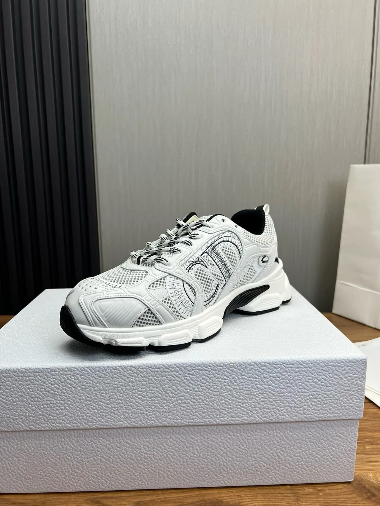 White Black Sole Mesh And Synthetic Overlay Construction Chunky Sneakers 2