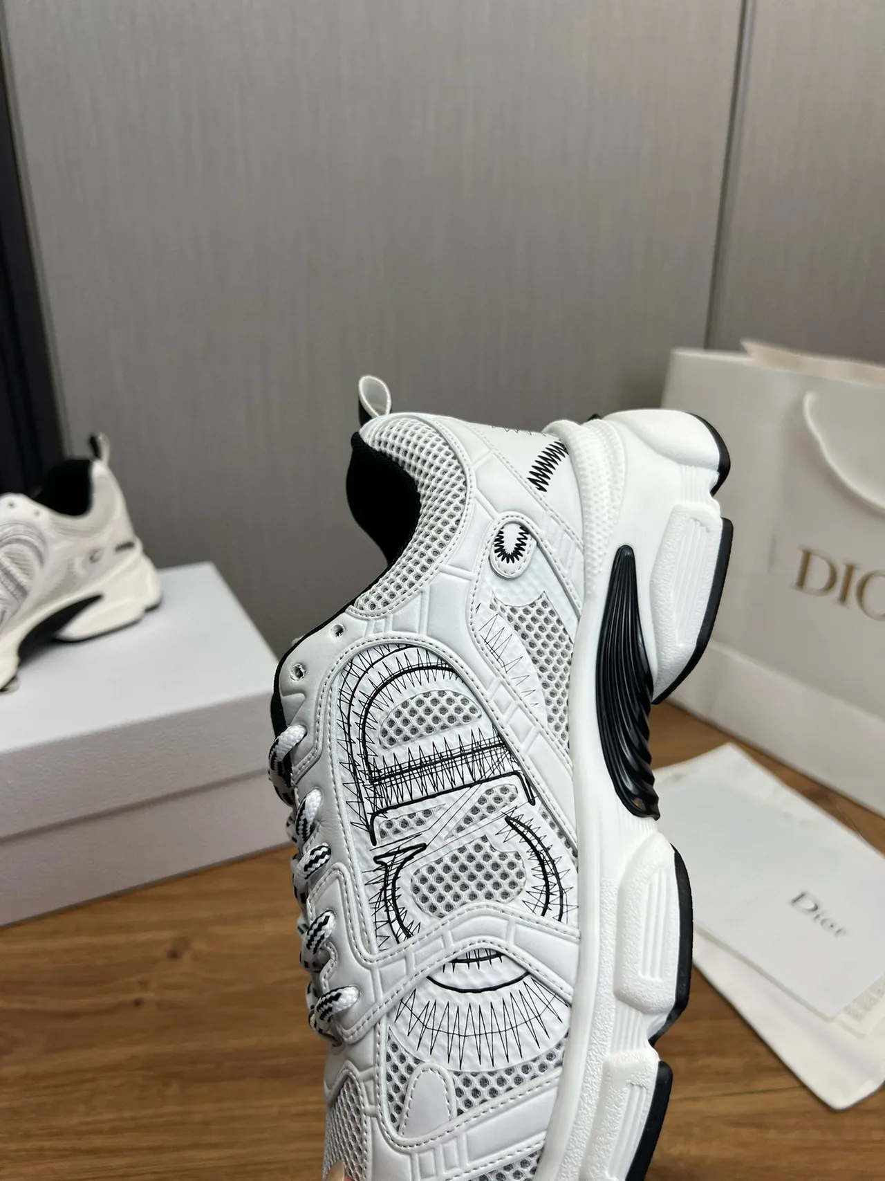 White Black Sole Mesh And Synthetic Overlay Construction Chunky Sneakers 8