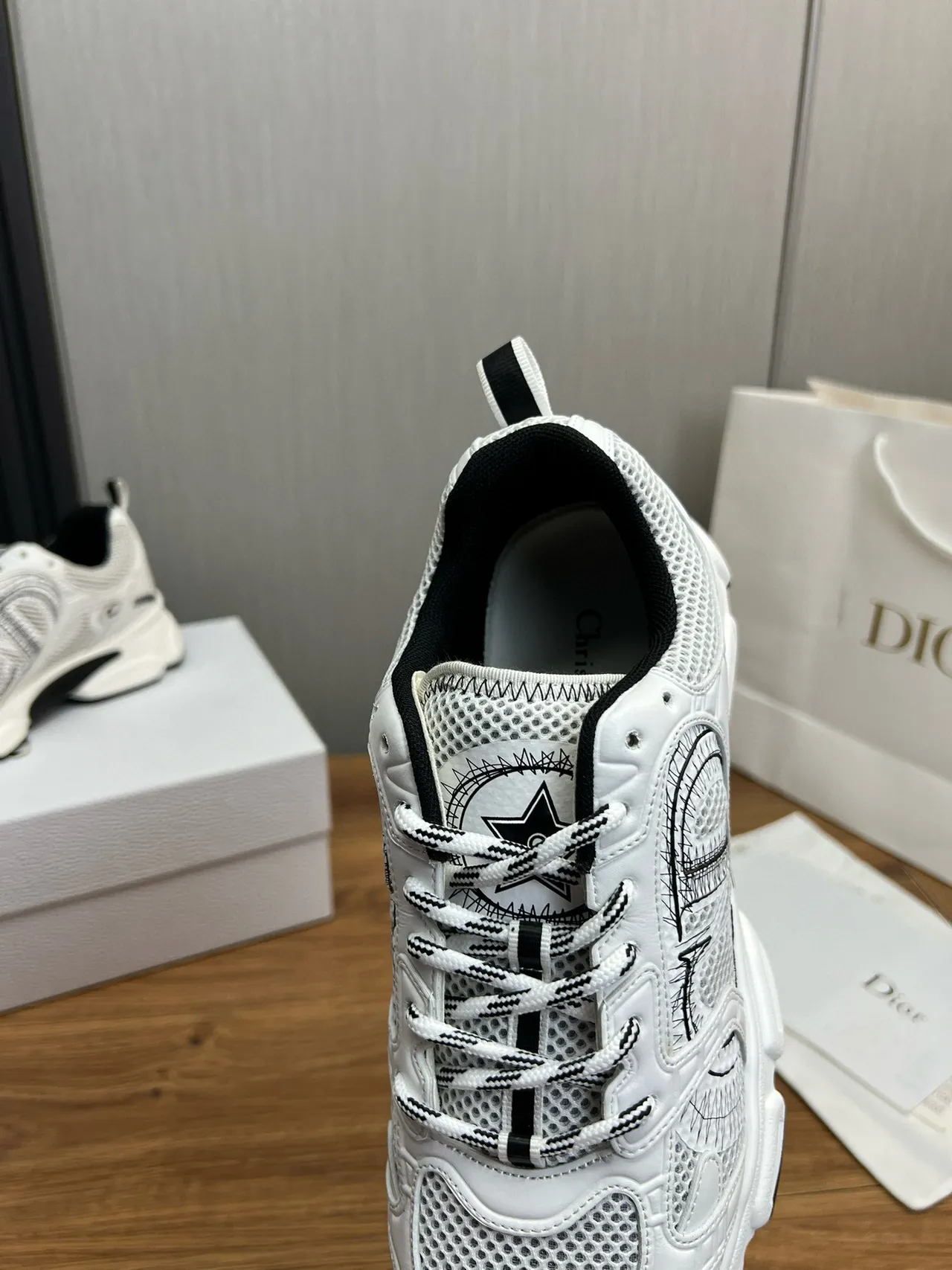 White Black Sole Mesh And Synthetic Overlay Construction Chunky Sneakers 10