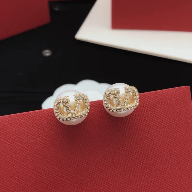 White Gold Pearl Stud Crystal-Encrusted Logo Motif Earrings 4
