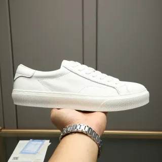 Zapatilla lifestyle blanca minimalista de bajo corte