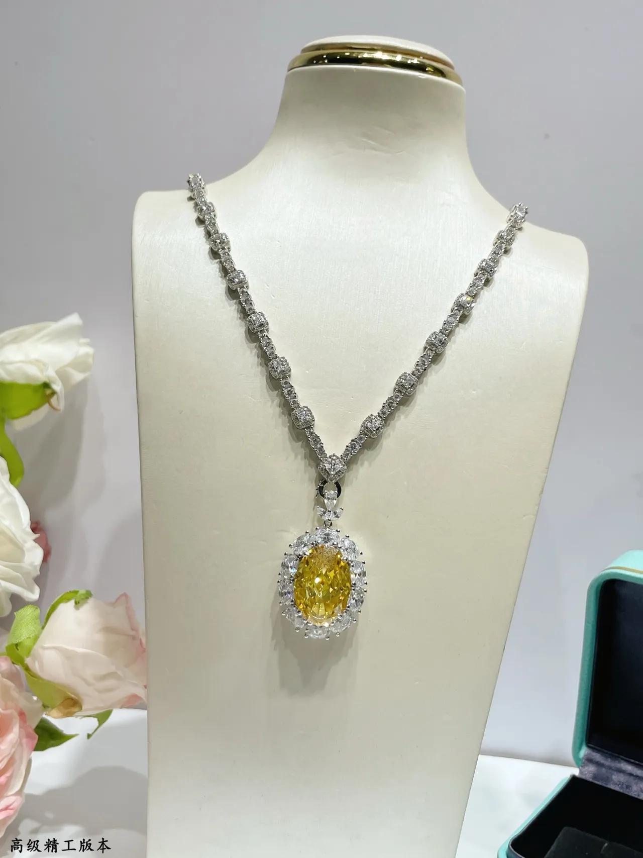 Yellow Silver Oval-Cut Center Stone Halo Setting Necklace 7
