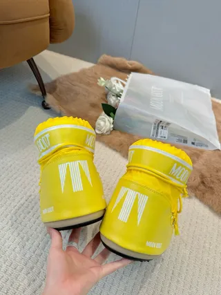 Yellow White High-Top Insulated Drawstring Collar Snow Boots 7