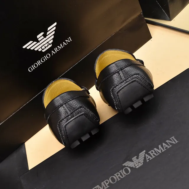 Giorgio Armani Mocassin en cuir noir à texture granuleuse avec sangle à double boucle 2