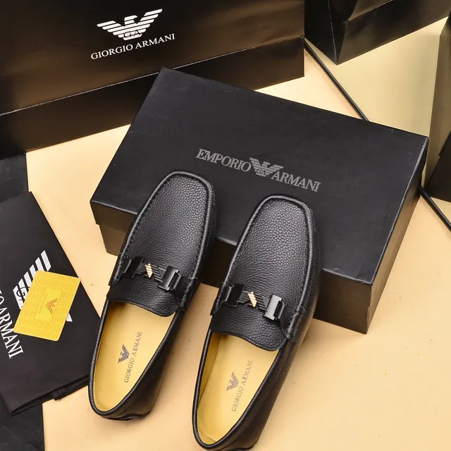 Giorgio Armani Mocassin en cuir noir à texture granuleuse avec sangle à double boucle 3