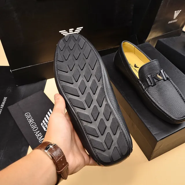 Giorgio Armani Mocassin en cuir noir à texture granuleuse avec sangle à double boucle 4