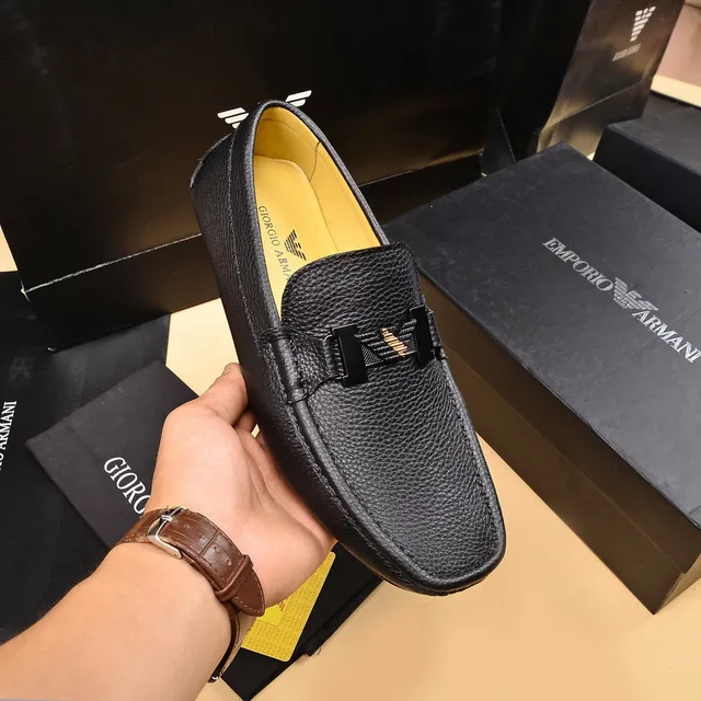 Giorgio Armani Mocassin en cuir noir à texture granuleuse avec sangle à double boucle 6