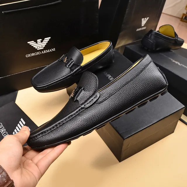 Giorgio Armani Mocassin en cuir noir à texture granuleuse avec sangle à double boucle 8