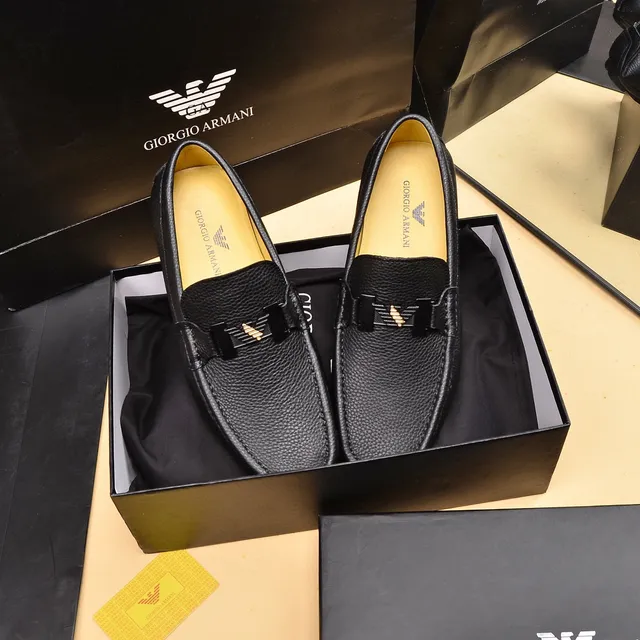 Giorgio Armani Mocassin en cuir noir à texture granuleuse avec sangle à double boucle 9