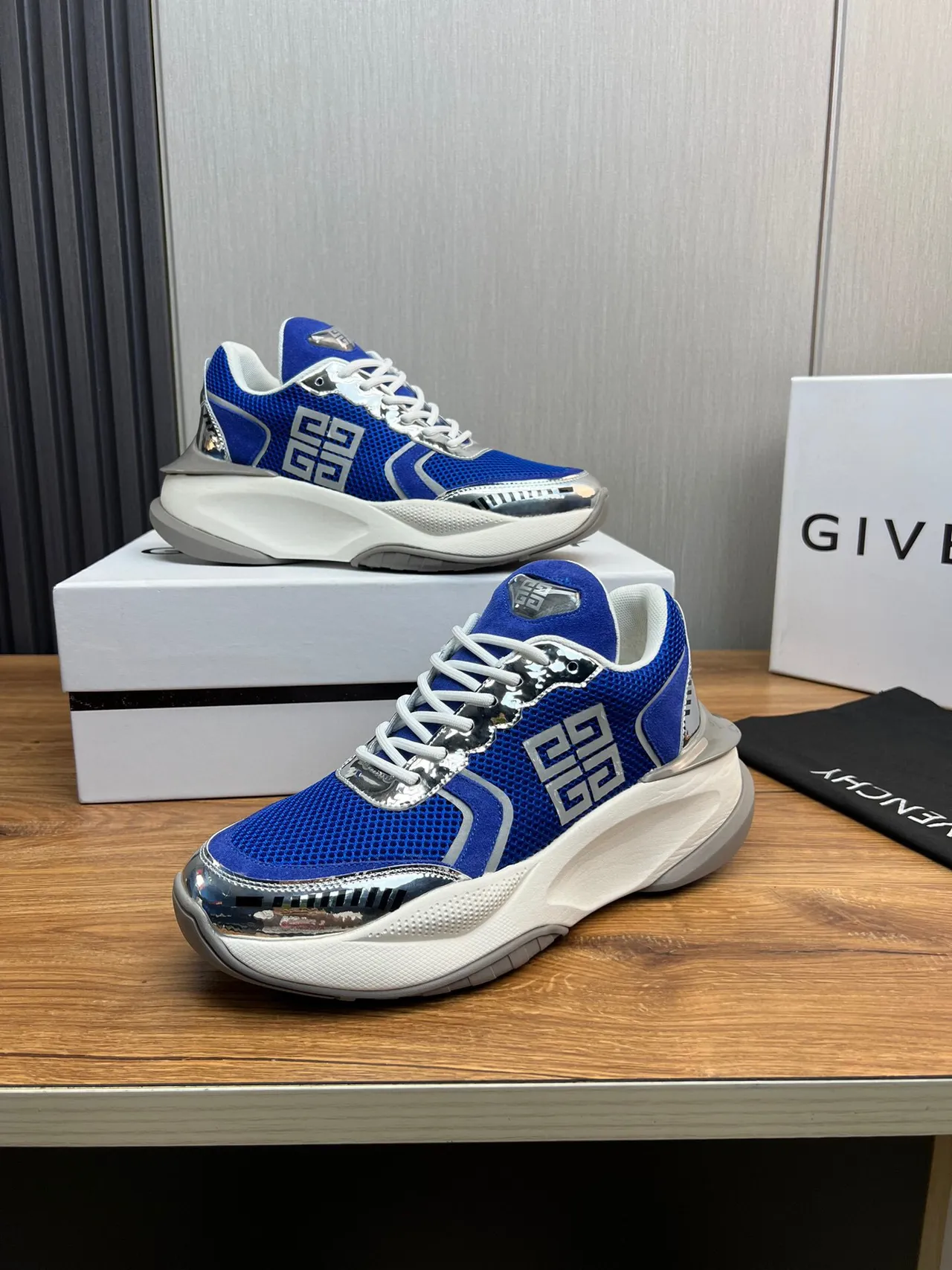 Givenchy नीला सफेद जाल ऊपरी क्रोम टो कैप चंकी स्नीकर 2