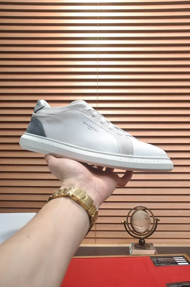 Givenchy City Sport Sneakers Lifestyle en Cuir Blanc et Gris 2