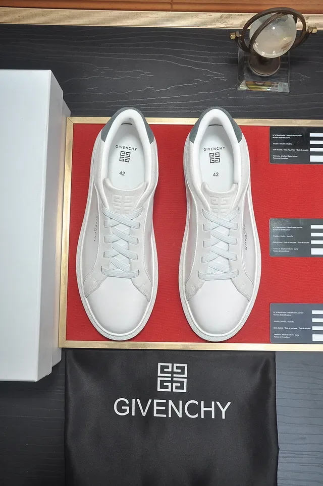 Givenchy City Sport Sneakers Lifestyle en Cuir Blanc et Gris 3