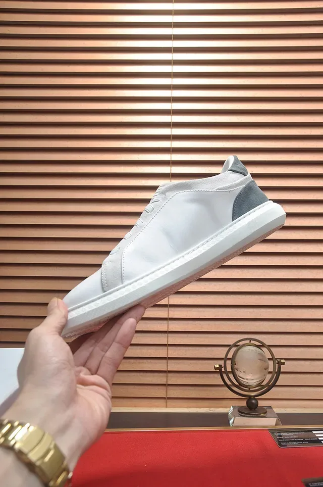 Givenchy City Sport Sneakers Lifestyle en Cuir Blanc et Gris 6