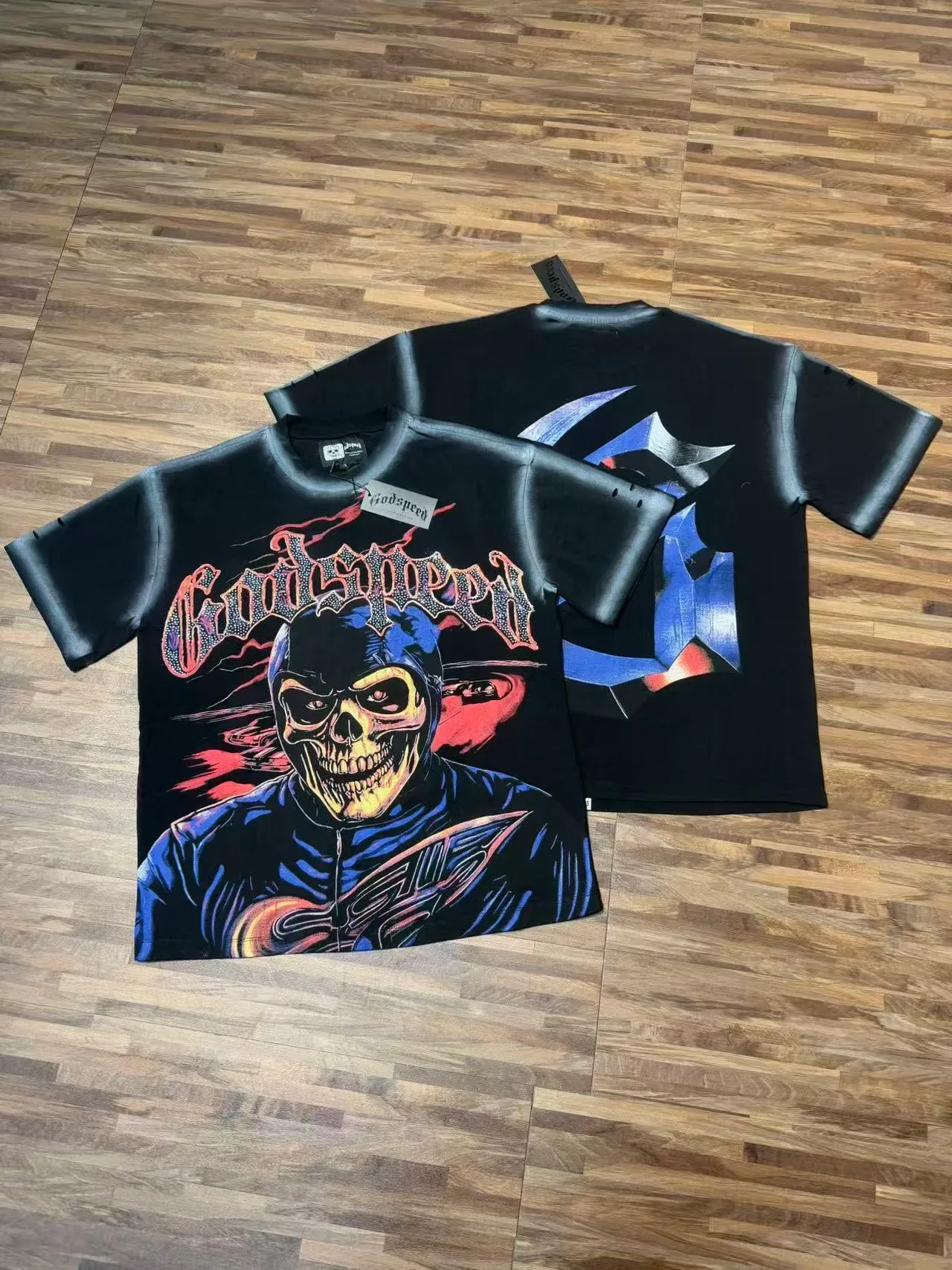 Camiseta Godspeed preta multicolorida com estampa gráfica e mangas desgastadas 5